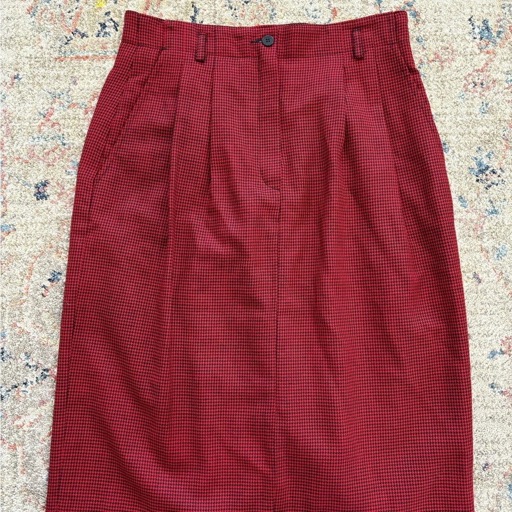 Liz Claiborne red and black houndstooth wool pencil skirt with pockets